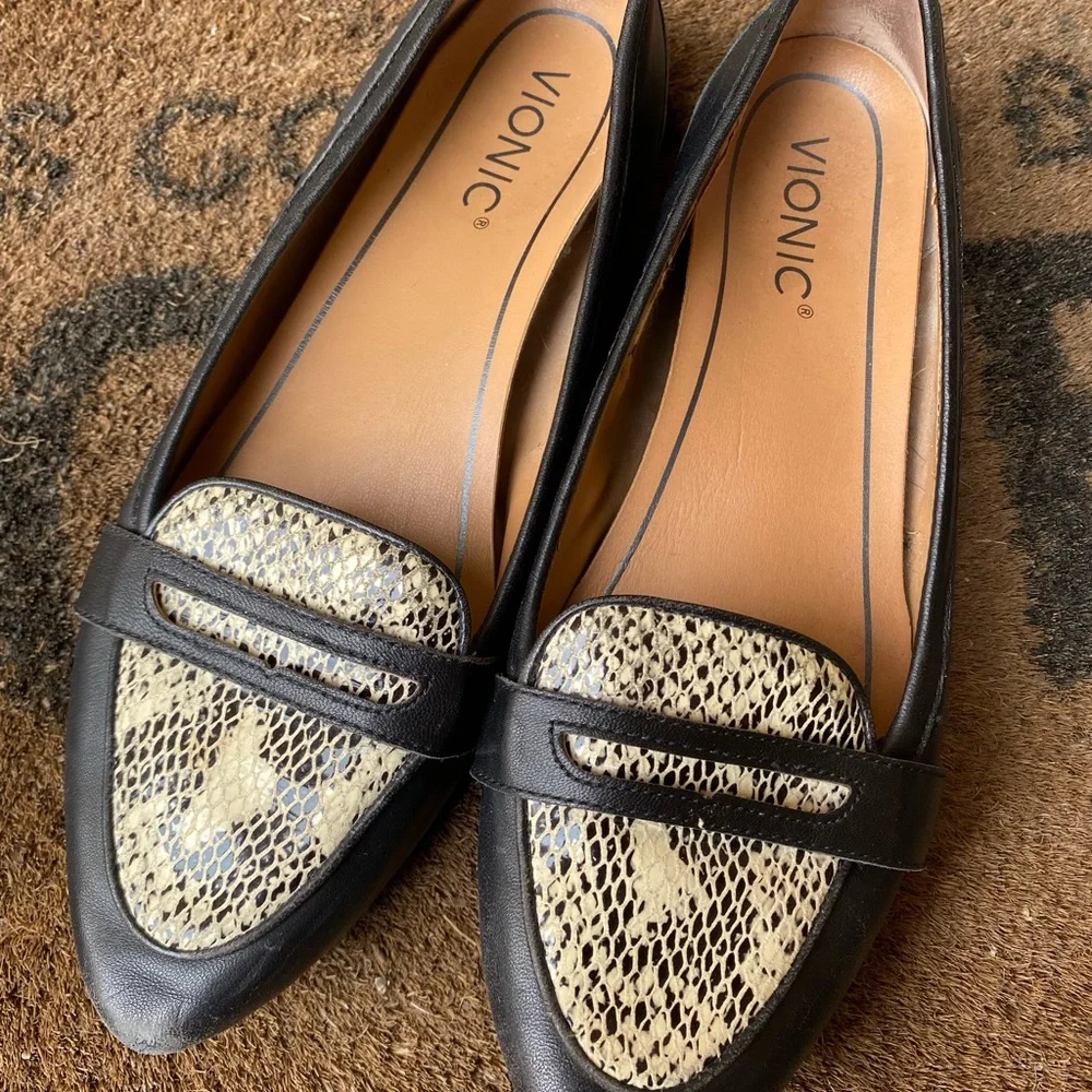 Vionic Savannah Black Snakeskin Pointed Loafers - Women’s Size 7.5 - Picture 3 of 8